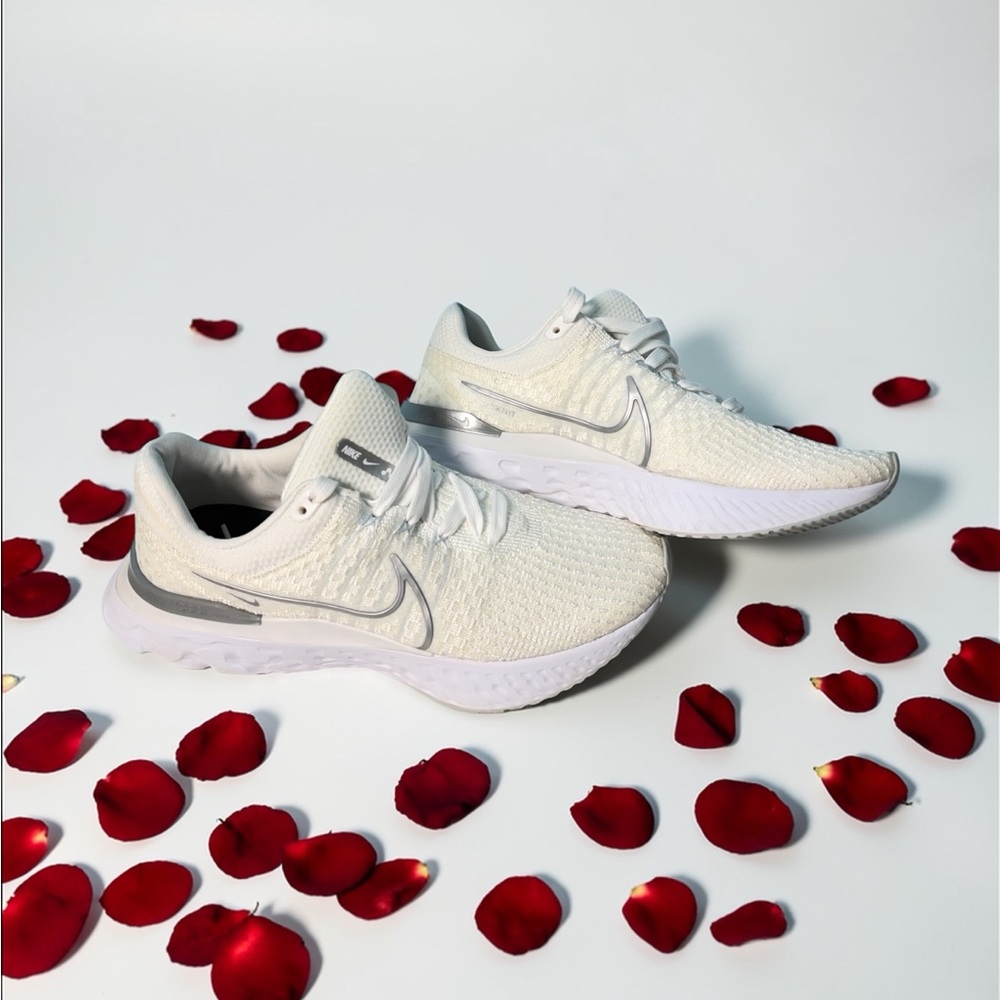 Nike Women's React Infinity Run Flyknit 3 Beige/Silver Running Shoes 10 Sneakers